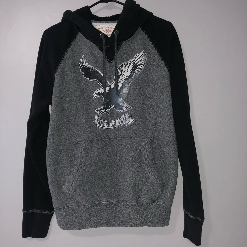 American Eagle Classic Fit Graphic Hoodie Medium